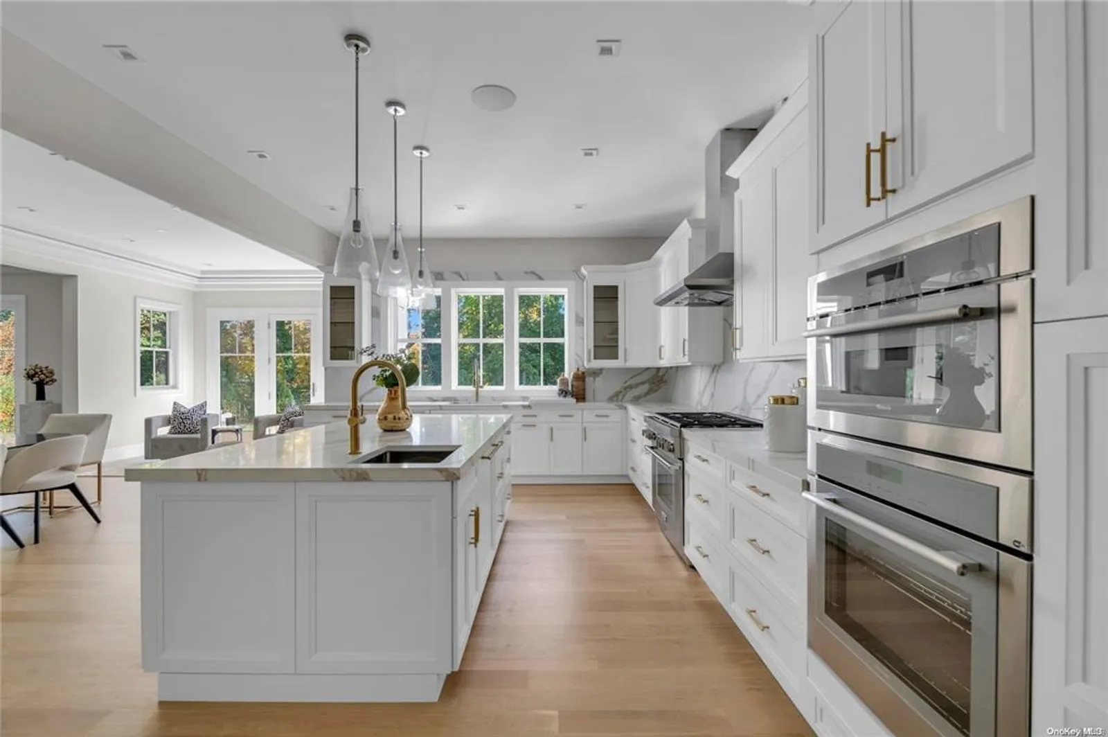 38 Cow Neck Rd Port Washington NY 11050 USA