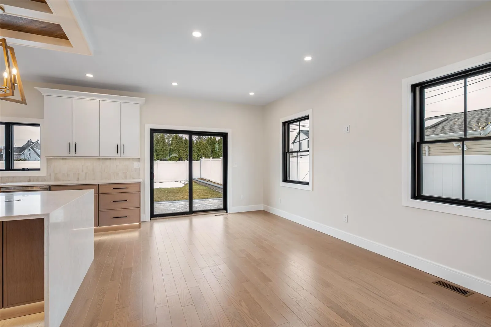 2428 2nd St East Meadow NY 11554 USA