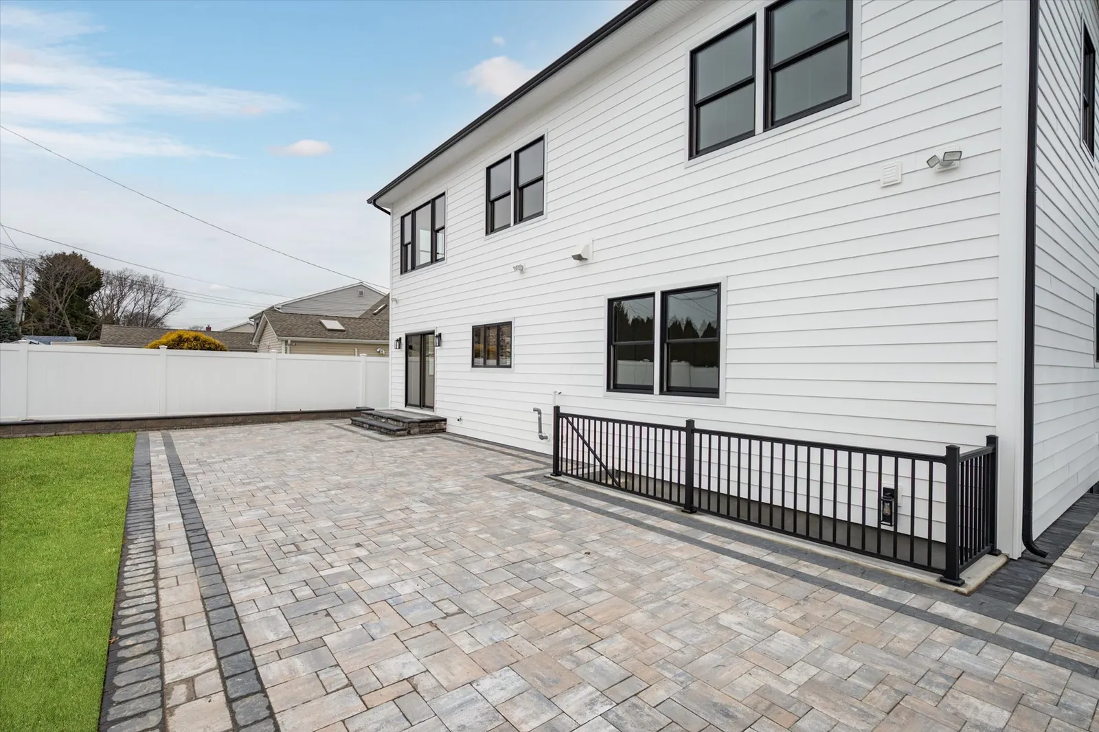 2428 2nd St East Meadow NY 11554 USA