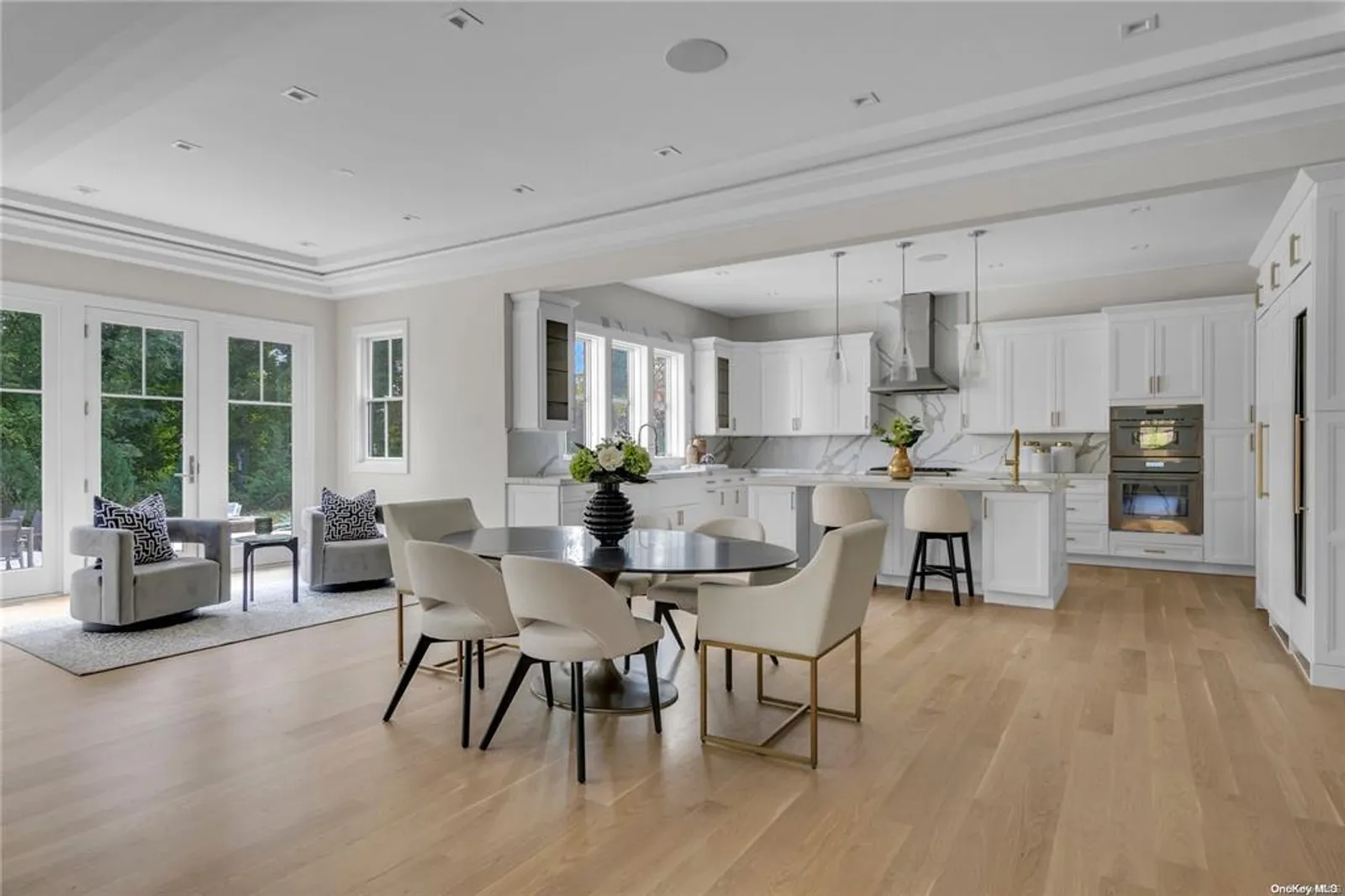 38 Cow Neck Rd Port Washington NY 11050 USA