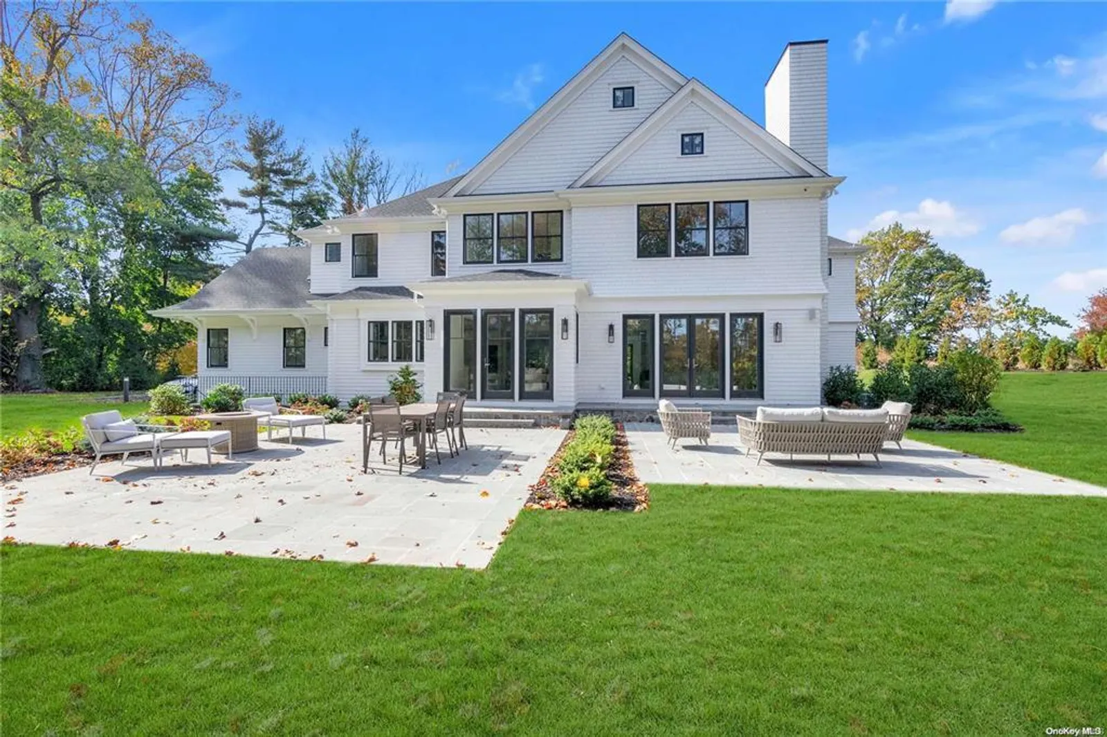 38 Cow Neck Rd Port Washington NY 11050 USA