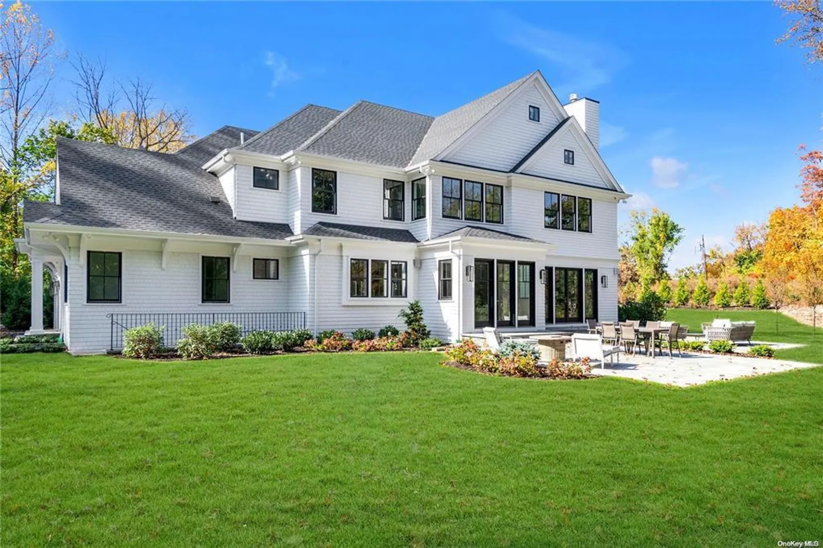 38 Cow Neck Rd Port Washington NY 11050 USA